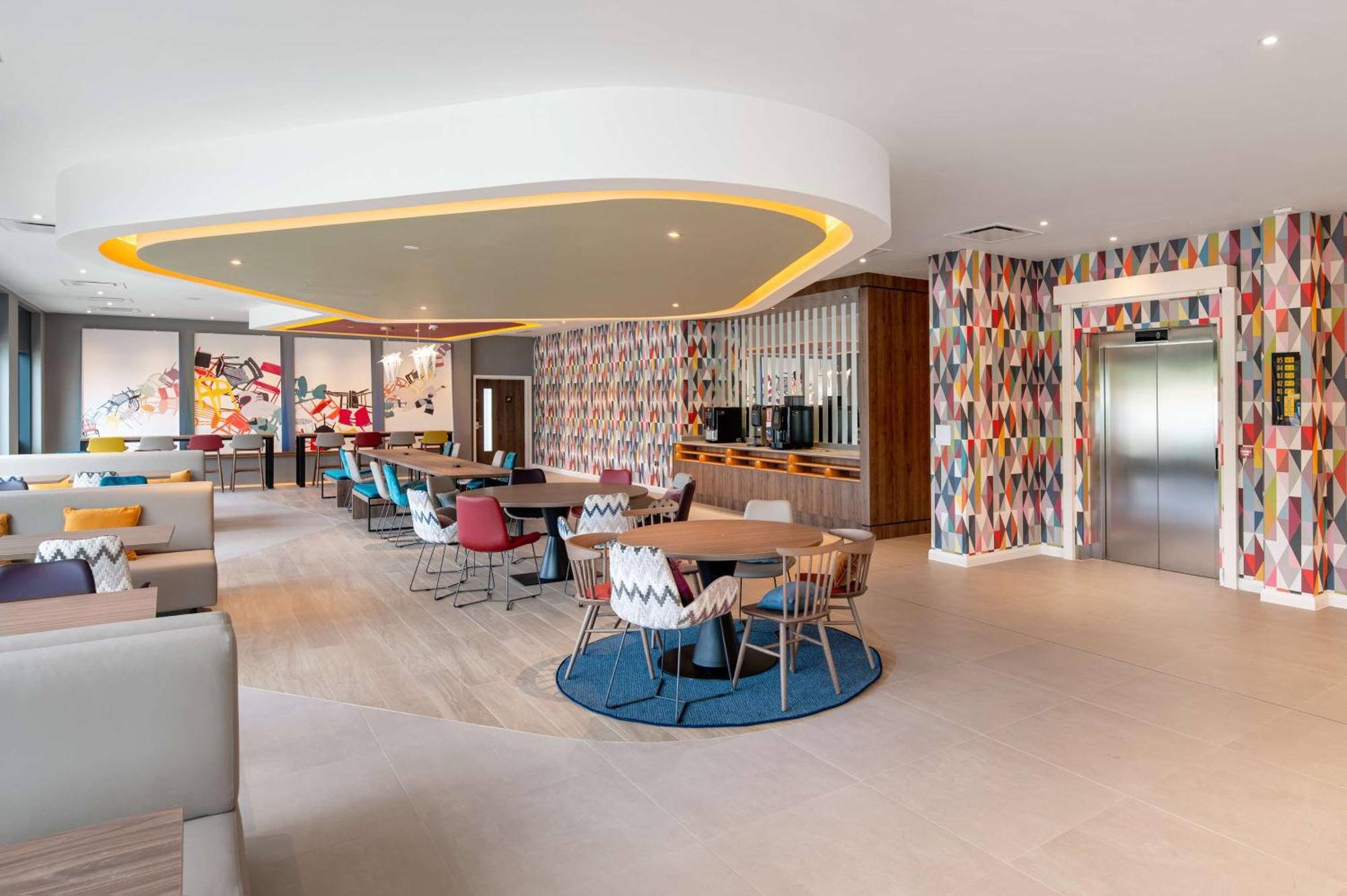 Hampton By Hilton High Wycombe Exterior foto