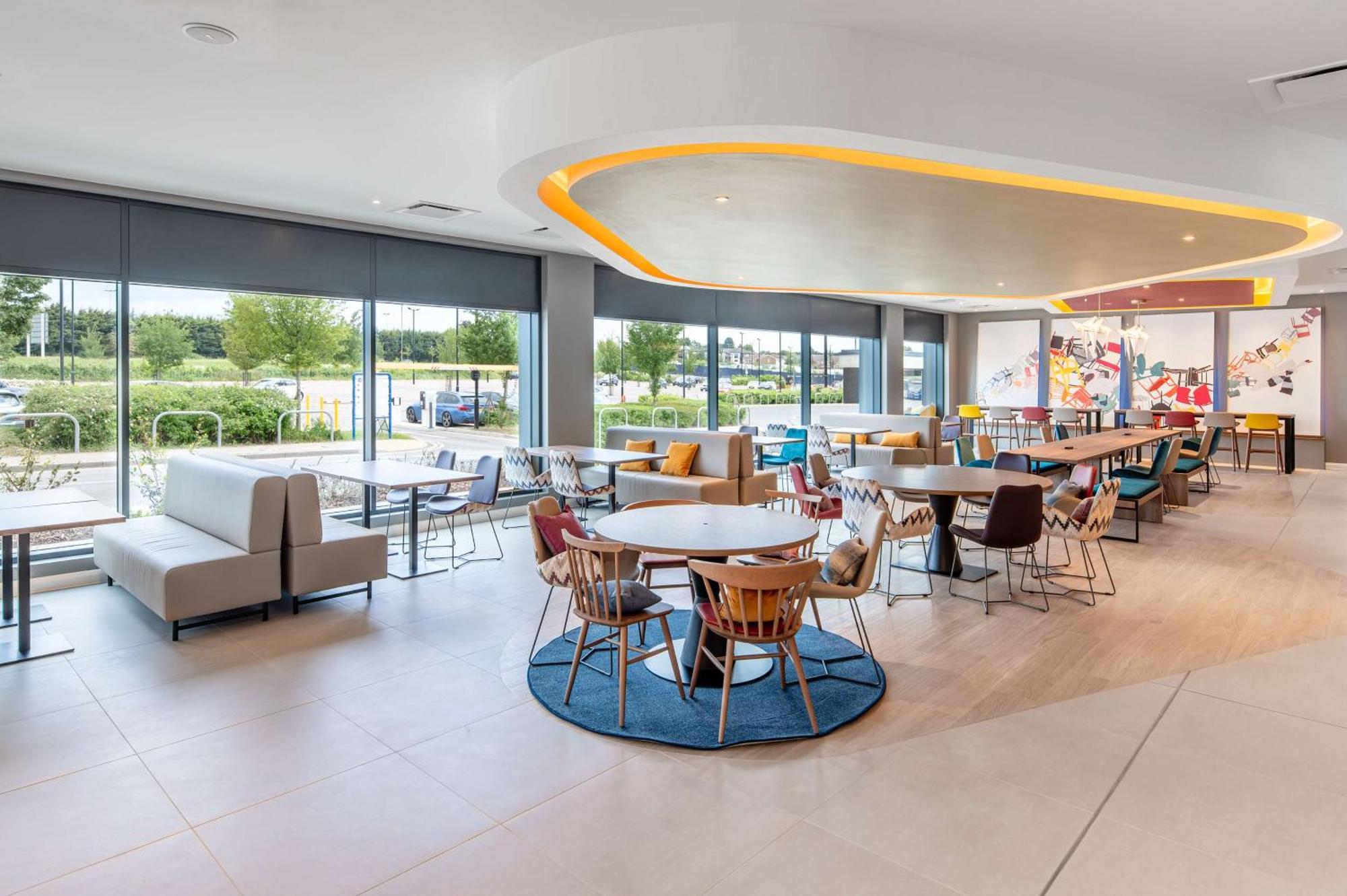Hampton By Hilton High Wycombe Exterior foto